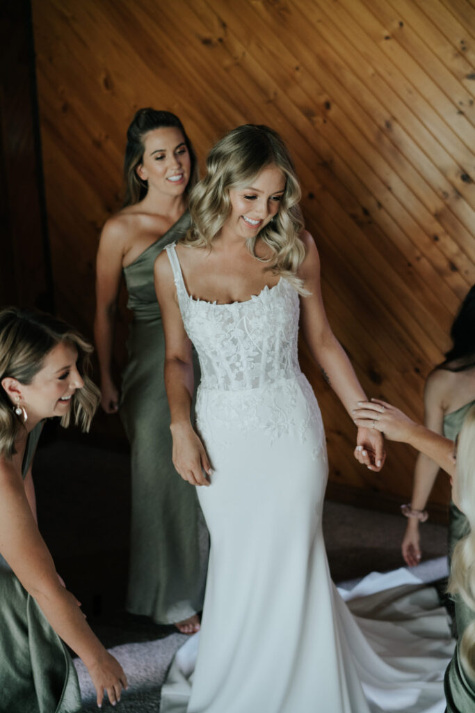 Kayla and bridesmaids getting ready with her bridemaids