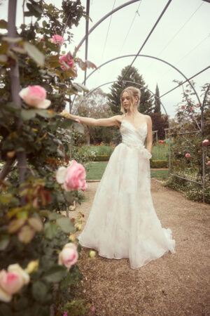 caleche-bridal-gown-Alessandra-video-thumbnail-01