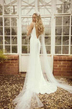 caleche-bridal-gown-Lola-video-thumbnail-01