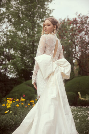 caleche-bridal-gown-Violette-video-thumbnail-01