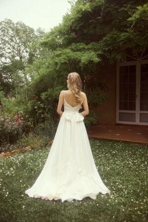 caleche-bridal-gown-daphne-video-tumbnail-01