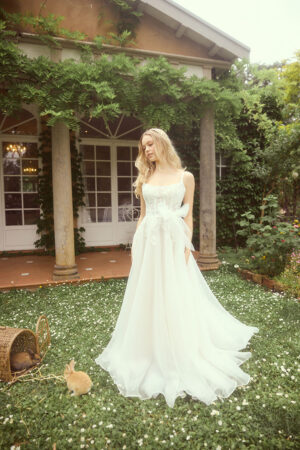 caleche-bridal-gown-fiorella-video-thumbnail-01