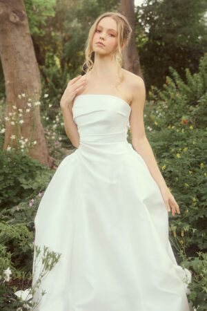 caleche-bridal-gown-iris-video-thumbnail-01