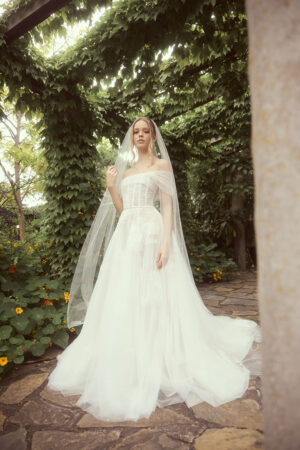 caleche-bridal-gown-lily-video-thumbnail-01